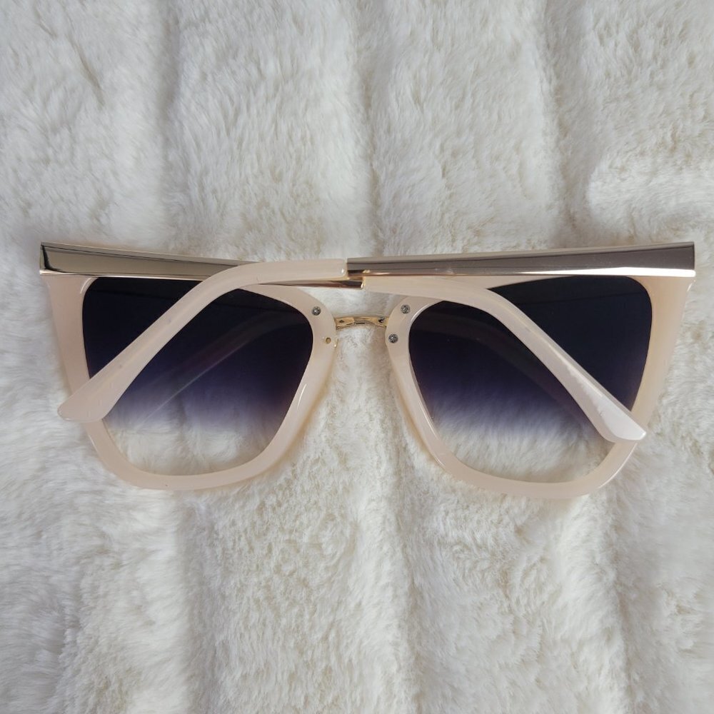 QUAY // ltd ed JLo collab creamy nude frame black/blue fade cateye full or mini - Picture 4 of 16